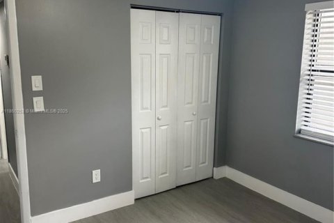 Снять в аренду квартиру в Майами, Флорида 3 спальни, 104.52м2, № 1977858 - фото 13