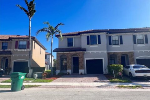 Купить таунхаус в Хомстед, Флорида 4 спальни, 161.28м2, № 2045367 - фото 3