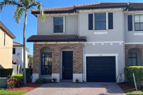 Купить таунхаус в Хомстед, Флорида 4 спальни, 161.28м2, № 2045367 - фото 2