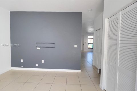 Купить таунхаус в Хомстед, Флорида 4 спальни, 161.28м2, № 2045367 - фото 9