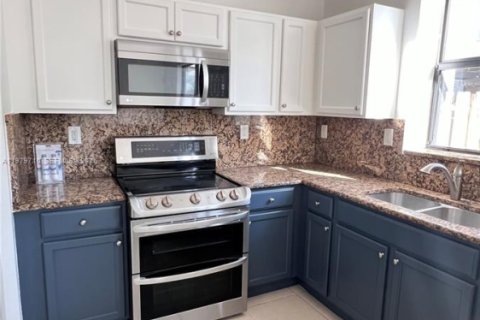 Купить таунхаус в Хомстед, Флорида 4 спальни, 161.28м2, № 2045367 - фото 21