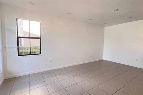 Купить таунхаус в Хомстед, Флорида 4 спальни, 161.28м2, № 2045367 - фото 4