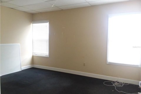 Propiedad comercial en alquiler en Tampa, Florida, 1731.33 m2 № 584407 - foto 21