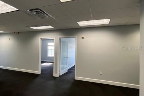 Propiedad comercial en alquiler en Tampa, Florida, 1731.33 m2 № 584407 - foto 30