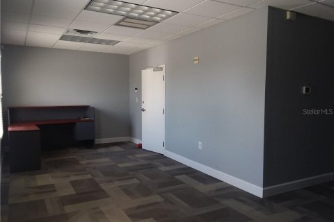 Propiedad comercial en alquiler en Tampa, Florida, 1731.33 m2 № 584407 - foto 23