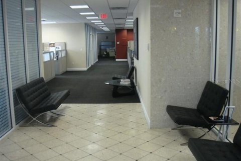 Propiedad comercial en alquiler en Tampa, Florida, 1731.33 m2 № 584407 - foto 25