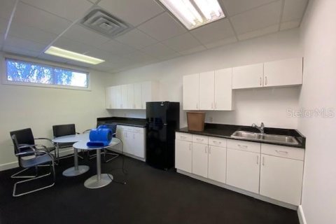 Immobilier commercial à louer à Tampa, Floride: 1731.33 m2 № 584407 - photo 8