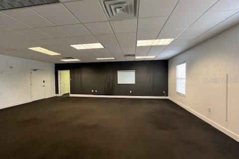 Propiedad comercial en alquiler en Tampa, Florida, 1731.33 m2 № 584407 - foto 16