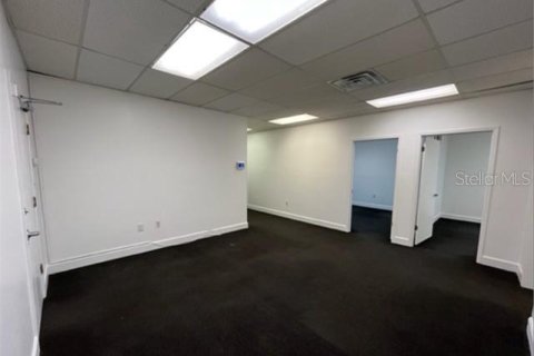 Immobilier commercial à louer à Tampa, Floride: 1731.33 m2 № 584407 - photo 7
