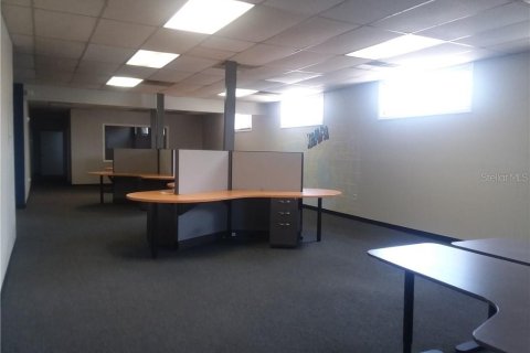 Propiedad comercial en alquiler en Tampa, Florida, 1731.33 m2 № 584407 - foto 10