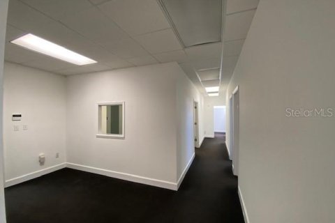 Propiedad comercial en alquiler en Tampa, Florida, 1731.33 m2 № 584407 - foto 5
