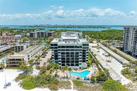 Condo in Sarasota, Florida, 2 bedrooms  № 1509160 - photo 1