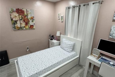 House in Miami, Florida 5 bedrooms, 172.33 sq.m. № 1717121 - photo 28