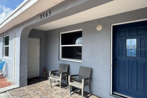 House in Miami, Florida 5 bedrooms, 172.33 sq.m. № 1717121 - photo 3
