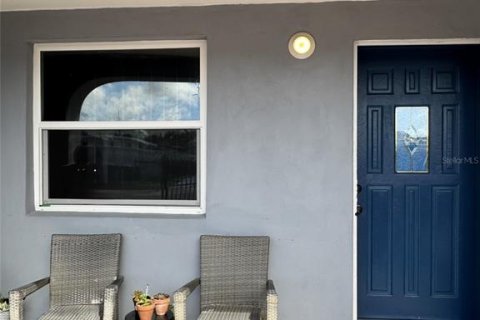 House in Miami, Florida 5 bedrooms, 172.33 sq.m. № 1717121 - photo 4