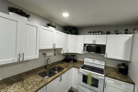 House in Miami, Florida 5 bedrooms, 172.33 sq.m. № 1717121 - photo 16