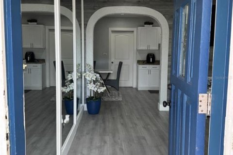 House in Miami, Florida 5 bedrooms, 172.33 sq.m. № 1717121 - photo 5