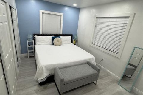 House in Miami, Florida 5 bedrooms, 172.33 sq.m. № 1717121 - photo 23
