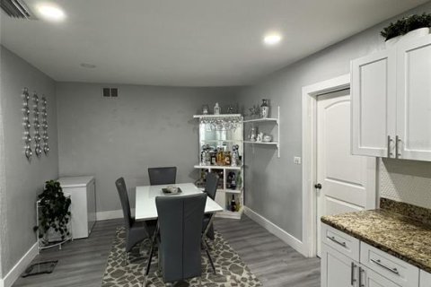 House in Miami, Florida 5 bedrooms, 172.33 sq.m. № 1717121 - photo 18