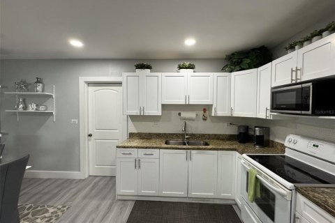 House in Miami, Florida 5 bedrooms, 172.33 sq.m. № 1717121 - photo 14