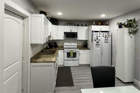 House in Miami, Florida 5 bedrooms, 172.33 sq.m. № 1717121 - photo 17