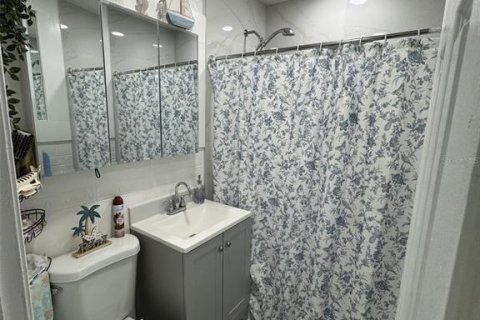 House in Miami, Florida 5 bedrooms, 172.33 sq.m. № 1717121 - photo 30