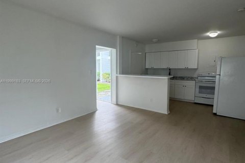 Condo in Miami, Florida, 1 bedroom  № 2067455