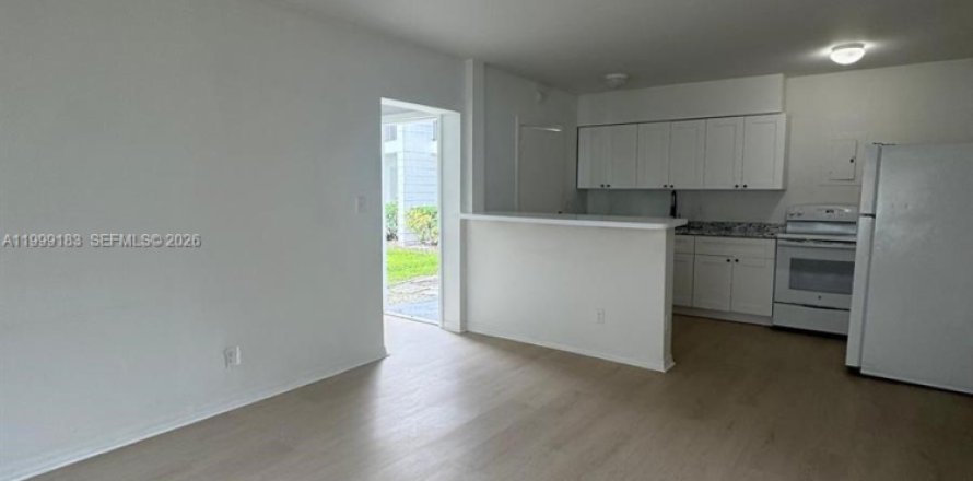 Condo in Miami, Florida, 1 bedroom  № 2067455