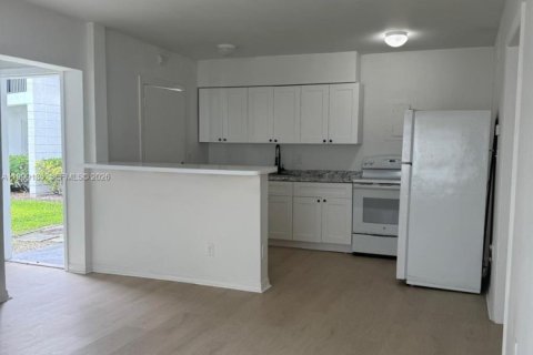 Condo in Miami, Florida, 1 bedroom  № 2067455 - photo 5