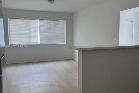 Condo in Miami, Florida, 1 bedroom  № 2067455 - photo 6