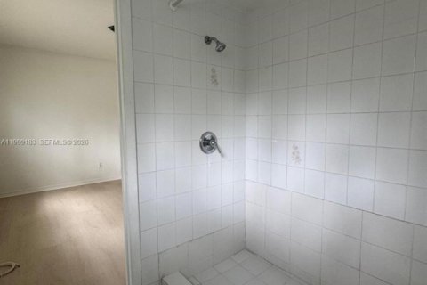 Condo in Miami, Florida, 1 bedroom  № 2067455 - photo 10