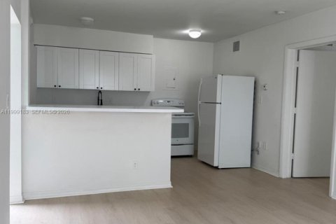 Condo in Miami, Florida, 1 bedroom  № 2067455 - photo 4