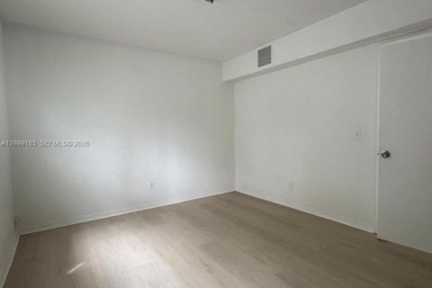 Condo in Miami, Florida, 1 bedroom  № 2067455 - photo 12