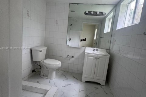 Condo in Miami, Florida, 1 bedroom  № 2067455 - photo 9