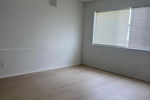 Condo in Miami, Florida, 1 bedroom  № 2067455 - photo 3