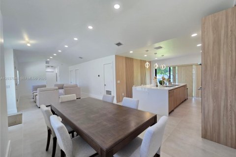 Villa ou maison à louer à Hollywood, Floride: 3 chambres, 169.92 m2 № 2155044 - photo 4