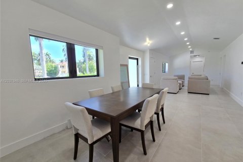Villa ou maison à louer à Hollywood, Floride: 3 chambres, 169.92 m2 № 2155044 - photo 5
