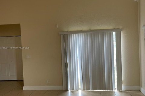Townhouse in Lauderhill, Florida 2 bedrooms, 78.87 sq.m. № 1749897 - photo 3