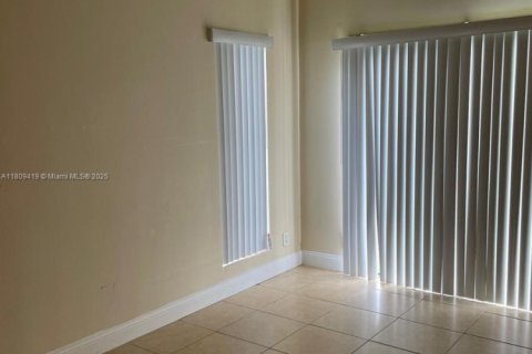 Townhouse in Lauderhill, Florida 2 bedrooms, 78.87 sq.m. № 1749897 - photo 5