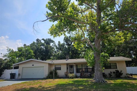 House in Bradenton, Florida 4 bedrooms, 209.12 sq.m. № 2228395