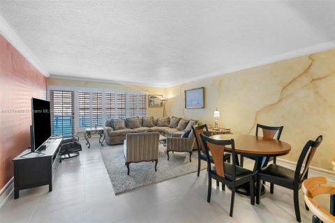 Condominio en venta en Fort Lauderdale, Florida, 1 dormitorio, 101.08 m2 № 1985596 - foto 12