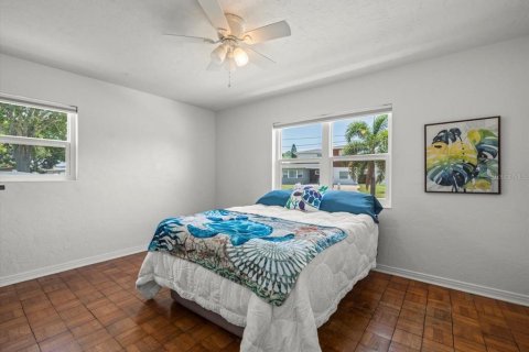 House in Tampa, Florida 3 bedrooms, 136.29 sq.m. № 1742936 - photo 22