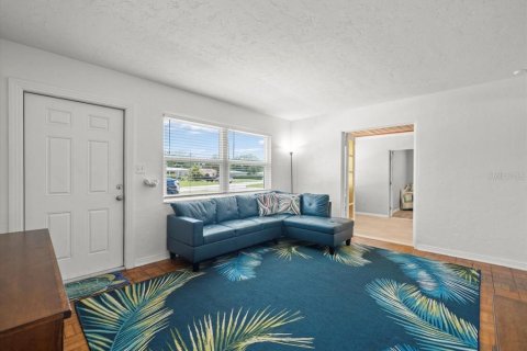 House in Tampa, Florida 3 bedrooms, 136.29 sq.m. № 1742936 - photo 7