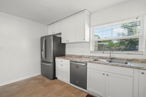 House in Tampa, Florida 3 bedrooms, 136.29 sq.m. № 1742936 - photo 16