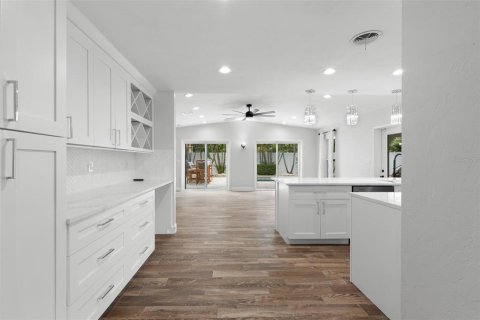 Villa ou maison à louer à Saint Petersburg, Floride: 3 chambres, 157.75 m2 № 1879897 - photo 8