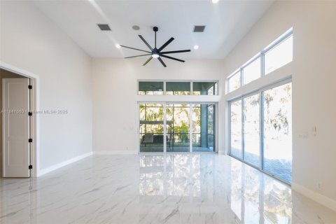 House in Coral Springs, Florida 6 bedrooms, 386.1 sq.m. № 1848349 - photo 23