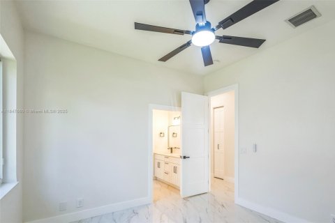 House in Coral Springs, Florida 6 bedrooms, 386.1 sq.m. № 1848349 - photo 12