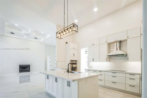 House in Coral Springs, Florida 6 bedrooms, 386.1 sq.m. № 1848349 - photo 9