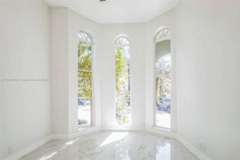 House in Coral Springs, Florida 6 bedrooms, 386.1 sq.m. № 1848349 - photo 5