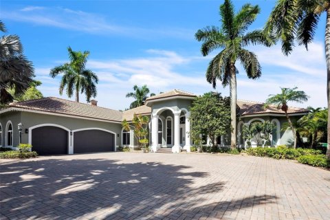 House in Coral Springs, Florida 6 bedrooms, 386.1 sq.m. № 1848349 - photo 1